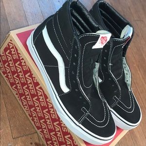 SK8-HI Black/ White Vans